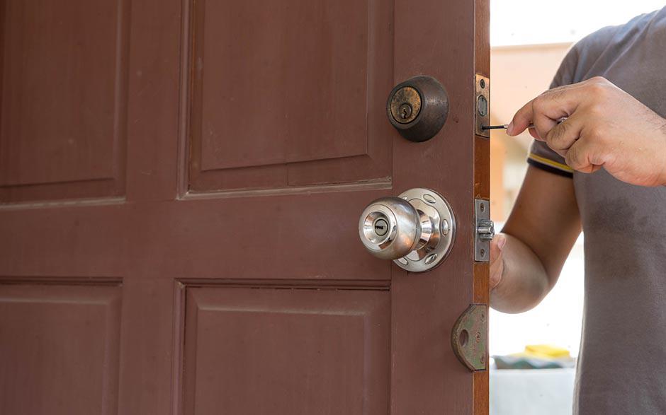 changer une serrure de porte Le Mesnil-le-Roi